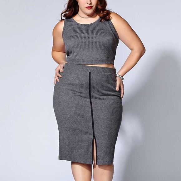 MBLM by Tess Holliday Gray Crop Top Size 2 - Picture 3 of 3